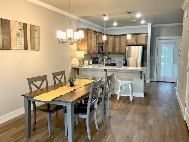 Building Photo - 2 Bed/ 2.5 Bath | Townhome in Siloam Springs!