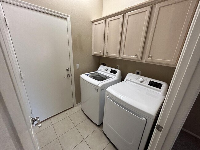 Building Photo - 4332 E Hamblin Dr