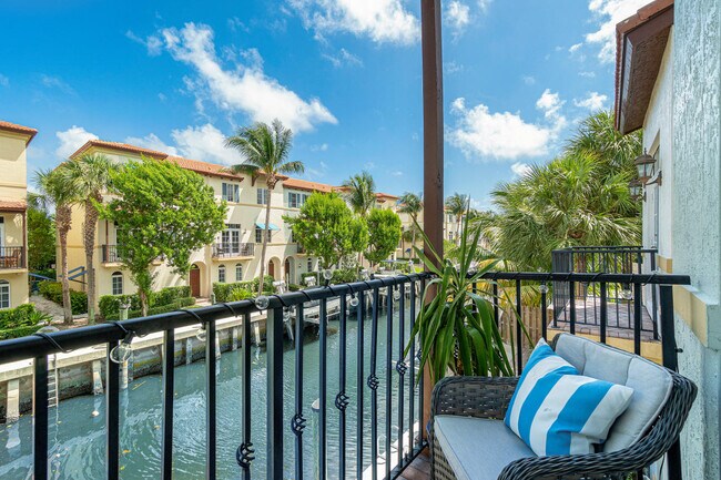 Building Photo - 813 Estancia Way