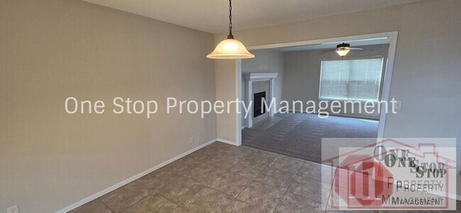 Foto del edificio - Beautiful 4 bedroom, 3 bathroom home in Raymore!