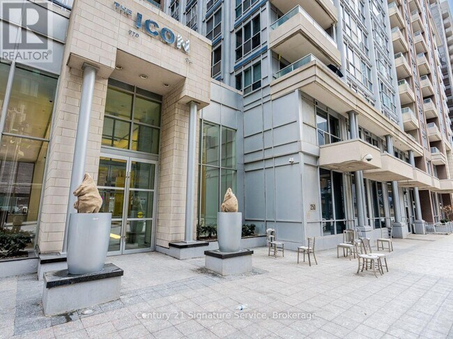 Building Photo - 250 Wellington St W