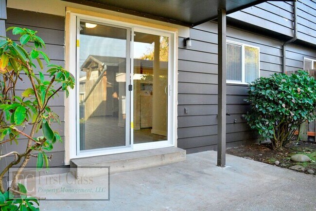 Building Photo - 2725 Maywood Dr