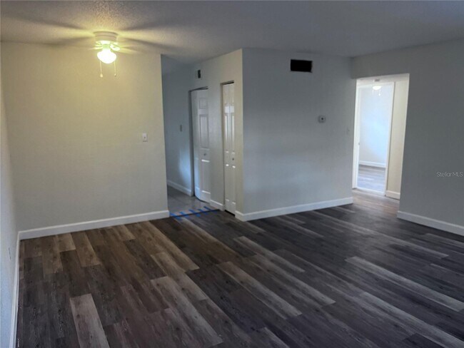 Building Photo - 202 Pine Tulip Ct