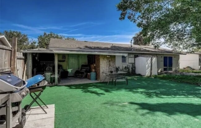 Foto del edificio - Charming 3/2 Duplex in West Bradenton with Private Yard and Carport