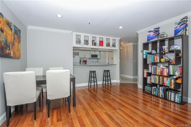 Building Photo - 25 Rockledge Ave