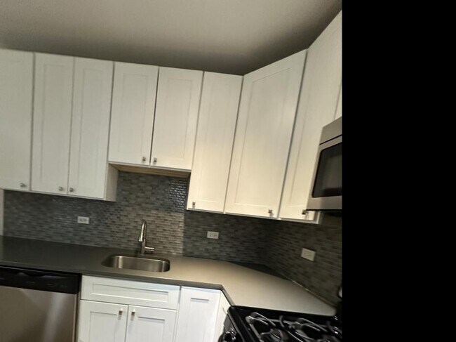 Foto del edificio - 0 bedroom in Chicago IL 60647
