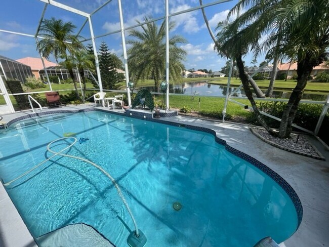 Building Photo - Beautiful 3bed/3bath furnished home with s...
