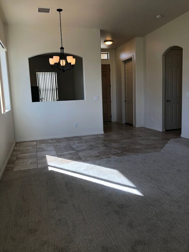 Foto del edificio - 5301 N Bremont Way