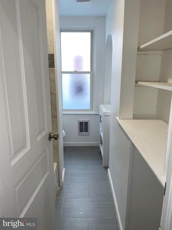 Foto del edificio - 325 N Burlington St