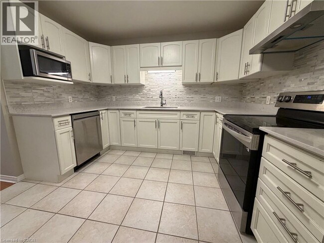 Building Photo - 226 Scott Rd