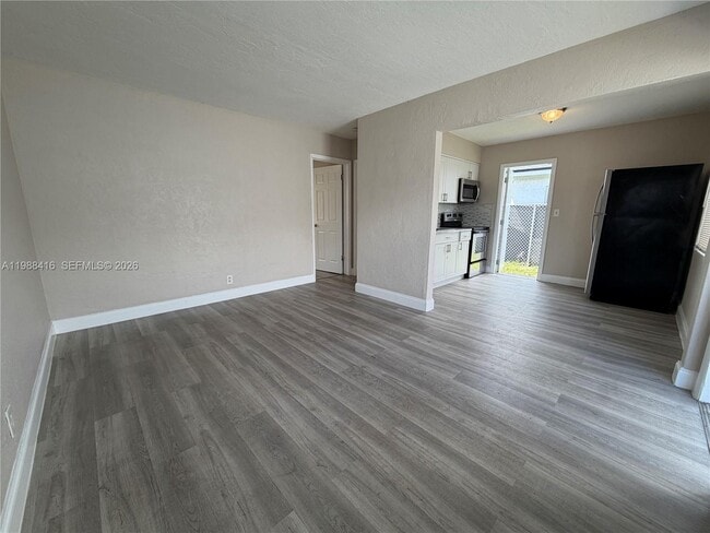 Foto del edificio - 2300 Douglas St