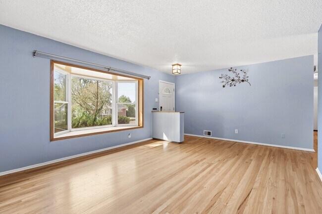 Foto del edificio - 3705 W Eastman Ave