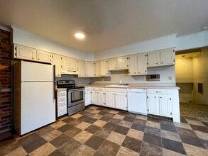 Building Photo - 824 W Wayne St Building Photo - 824 W Wayne St