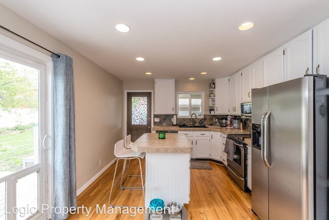 Foto del edificio - 3 br, 2 bath House - 1341 E. Mariposa Ave.