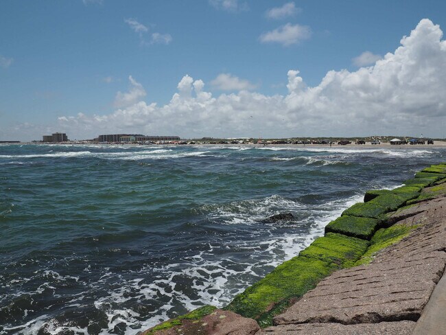 Building Photo - 14814 Leeward Dr