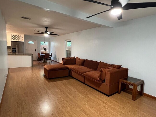 Foto del edificio - 1318 Broadmoor Dr