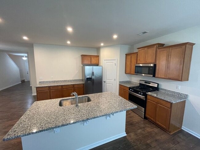 Building Photo - 4BR/3BA Home with Bedroom and Full Bath Downstairs Now Available In South Charlotte!