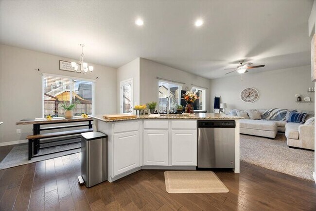 Building Photo - 6593 Lamine Dr