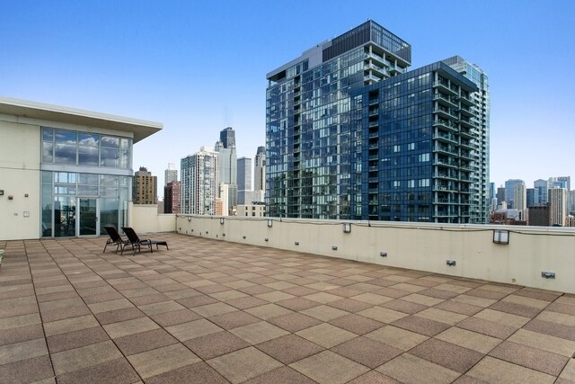 Foto del edificio - 230 W Division St