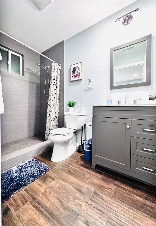 Building Photo - 2621 Wallace Ave