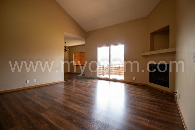Foto del edificio - spacious 4-bedroom, 3-bathroom