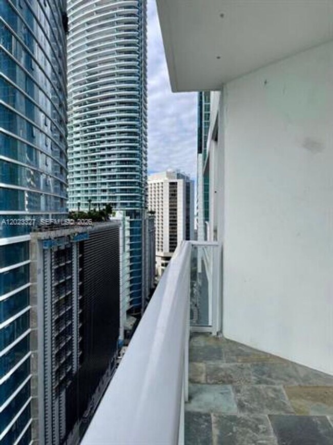 Foto del edificio - 300 S Biscayne Blvd