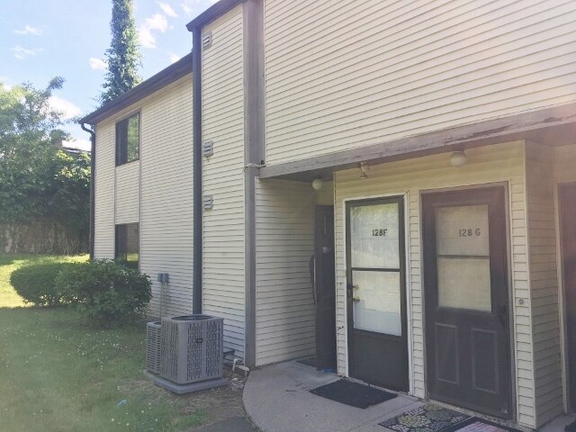 Building Photo - 128 Derby Ave