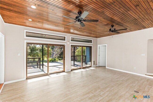 Foto del edificio - 260 S Hickory Ave