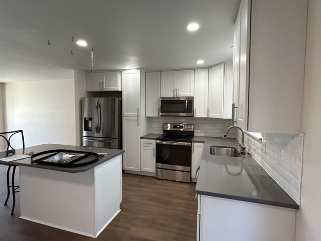 Building Photo - Fabulous newly update 4 bedroom home