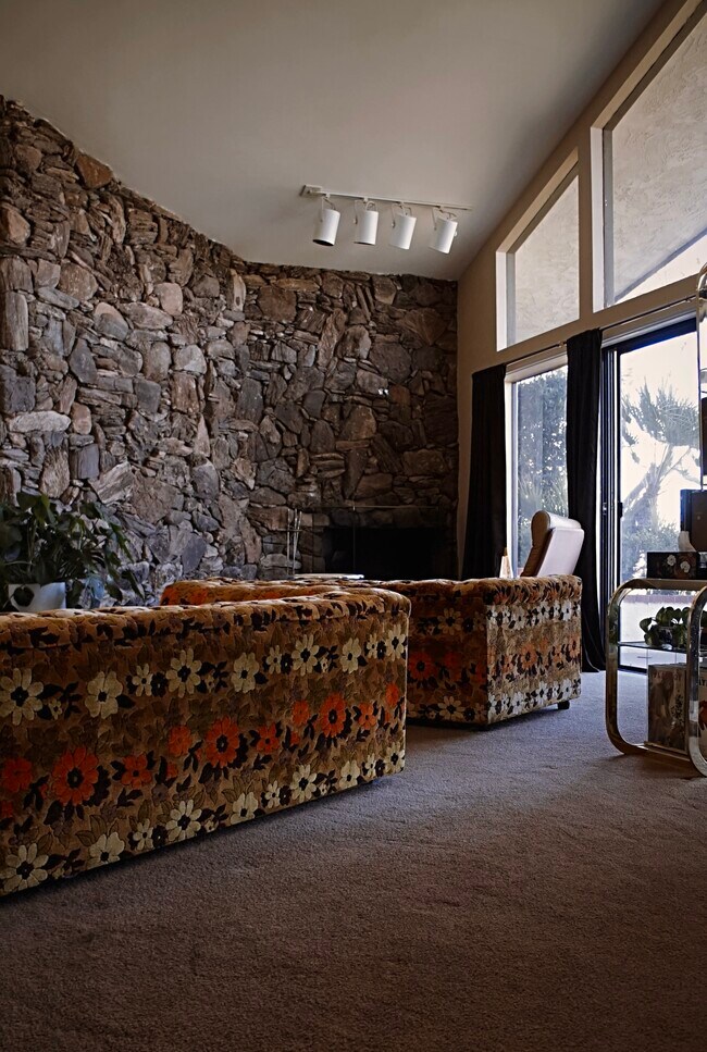 Building Photo - 46270 Roadrunner Ln