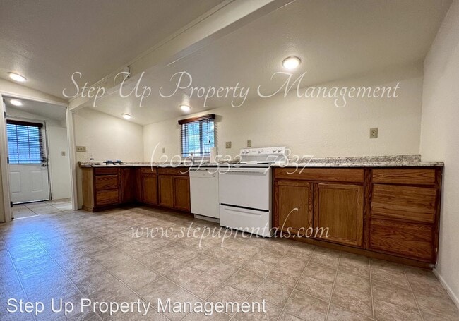 Building Photo - 3 br, 1.5 bath House - 20316 S Sunshine
