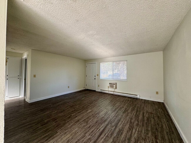 Building Photo - 2132 E Cataldo Ave