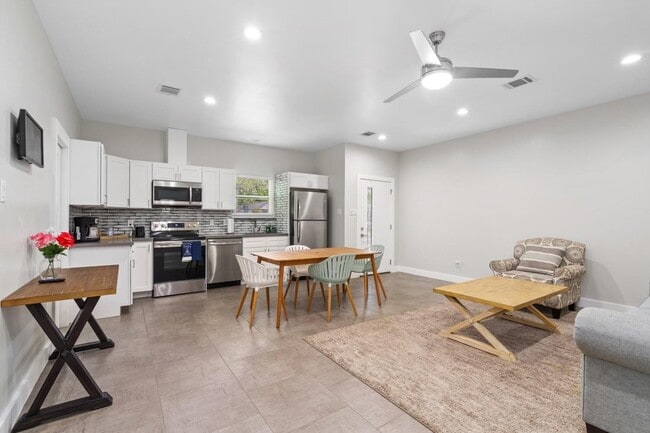 Building Photo - 7101 Foster St