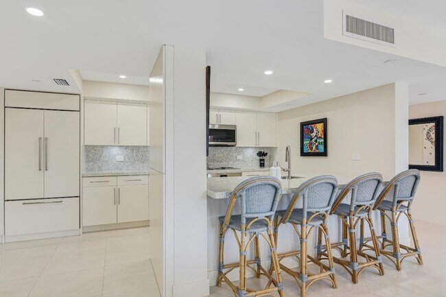 Building Photo - 100 SE 5th Ave