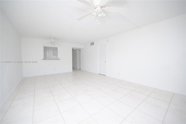 Foto del edificio - 404 NW 68th Ave