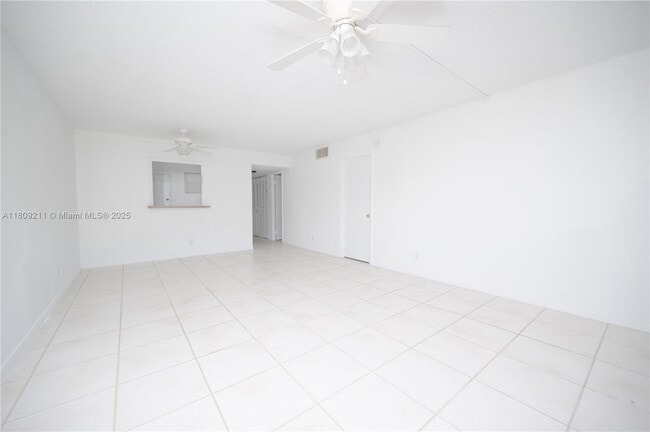 Building Photo - 404 NW 68th Ave