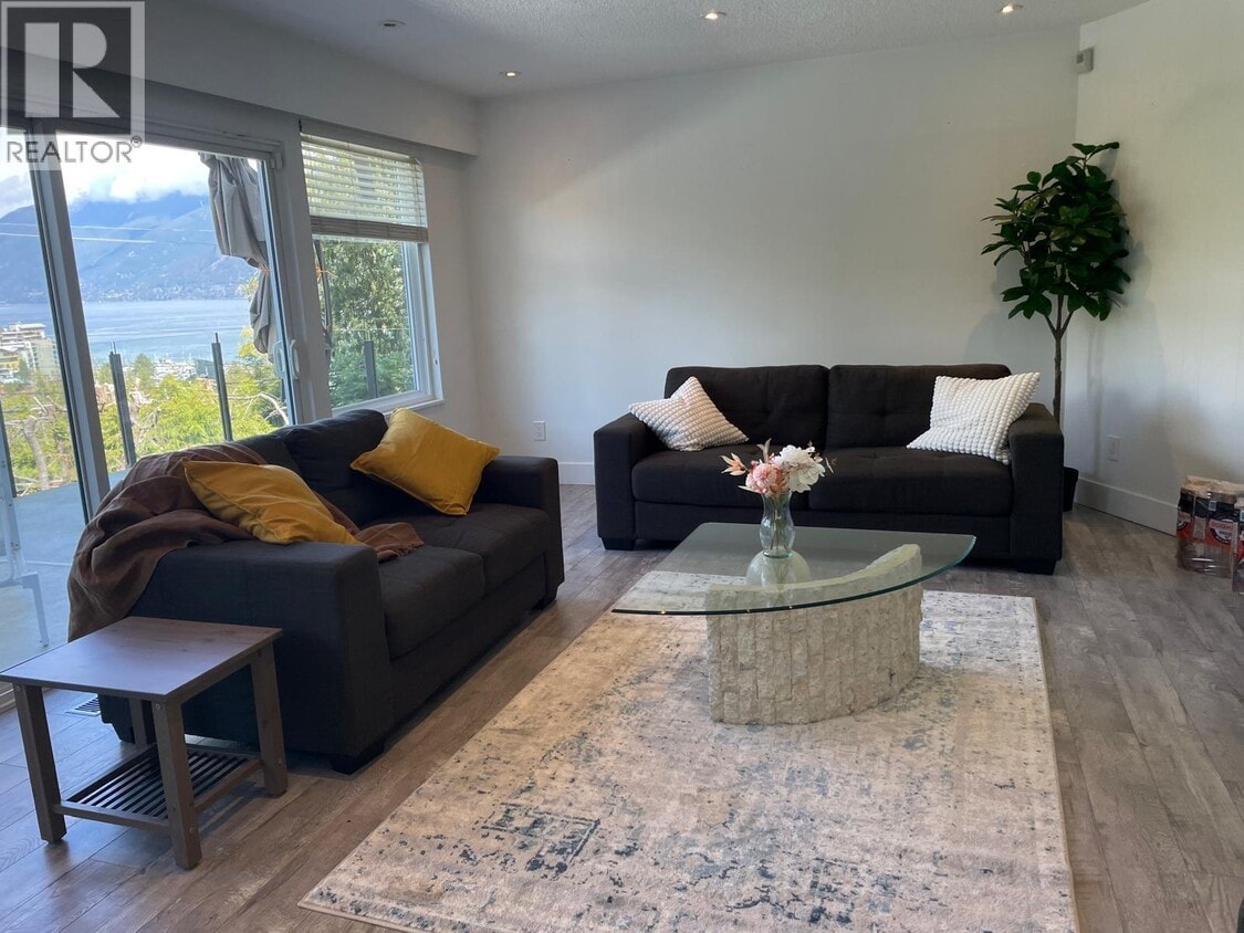 Photo principale - 6446 Marine Dr