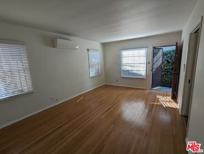 Building Photo - 1376 Mansfield Ave
