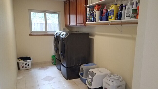 Foto del edificio - COMING SOON!  Amazing Home in Suburban Dan...