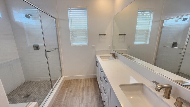 Persianas nuevas en el baño - 27444 Shining Willow Ln