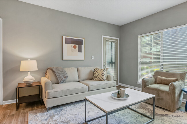 Foto del edificio - 740 Sidney Marcus Blvd NE