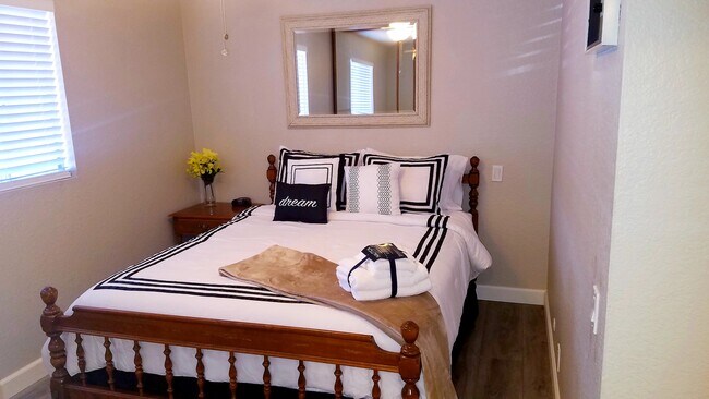 Bedroom - 3140 Midway Dr