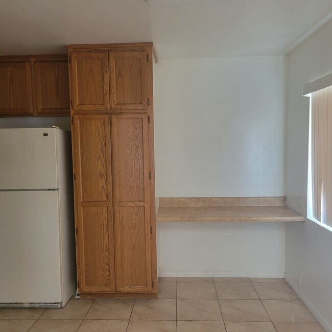 Kitchen - 701 Hillsview Rd