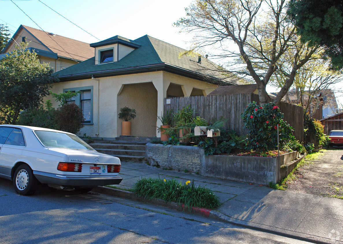 Primary Photo - 16 Grove St