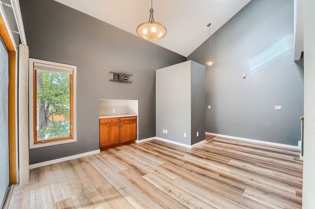Building Photo - 3795 Birchwood Dr