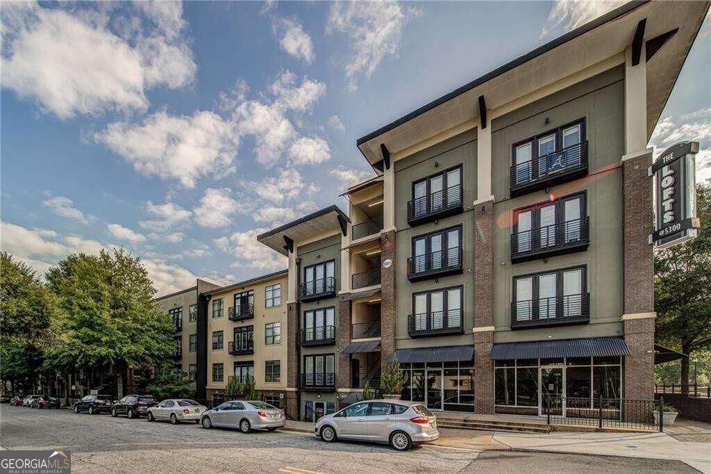 Primary Photo - 5300 Peachtree Rd