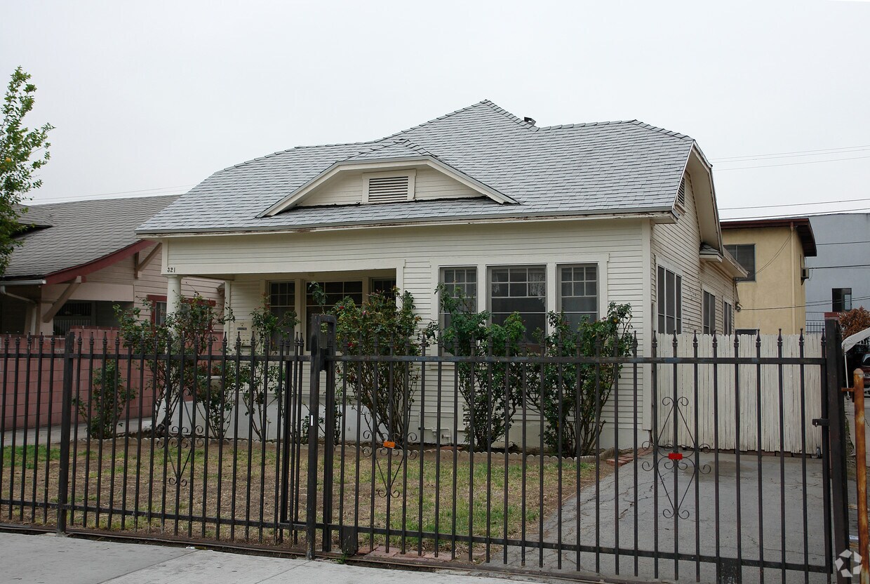 Building Photo - 321 N Heliotrope Dr