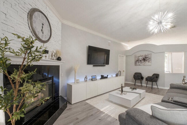 Foto del edificio - 511 N Pine Meadow Dr