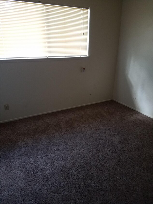 Building Photo - 2100 Celeste Dr