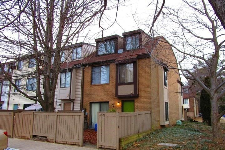 3BD 2.5BA End Unit Townhome - 3BD 2.5BA End Unit Townhome